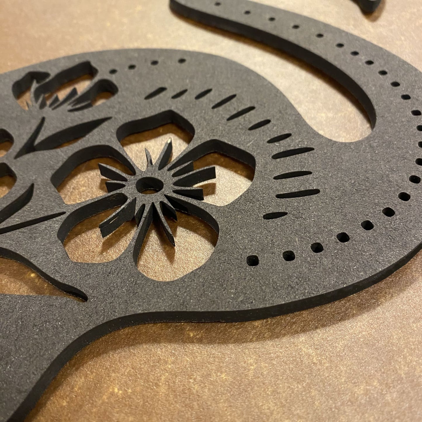 2 wooden hummingbirds