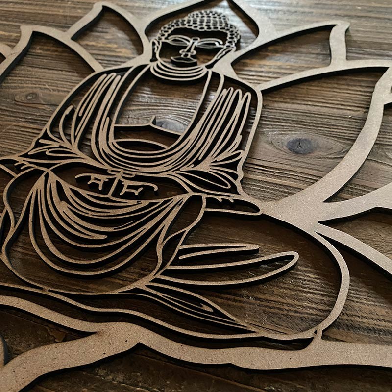 Buda y flor de loto de madera