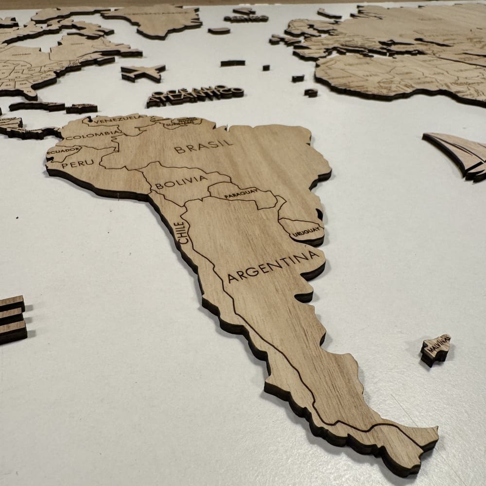 Wooden world map wall art natural color