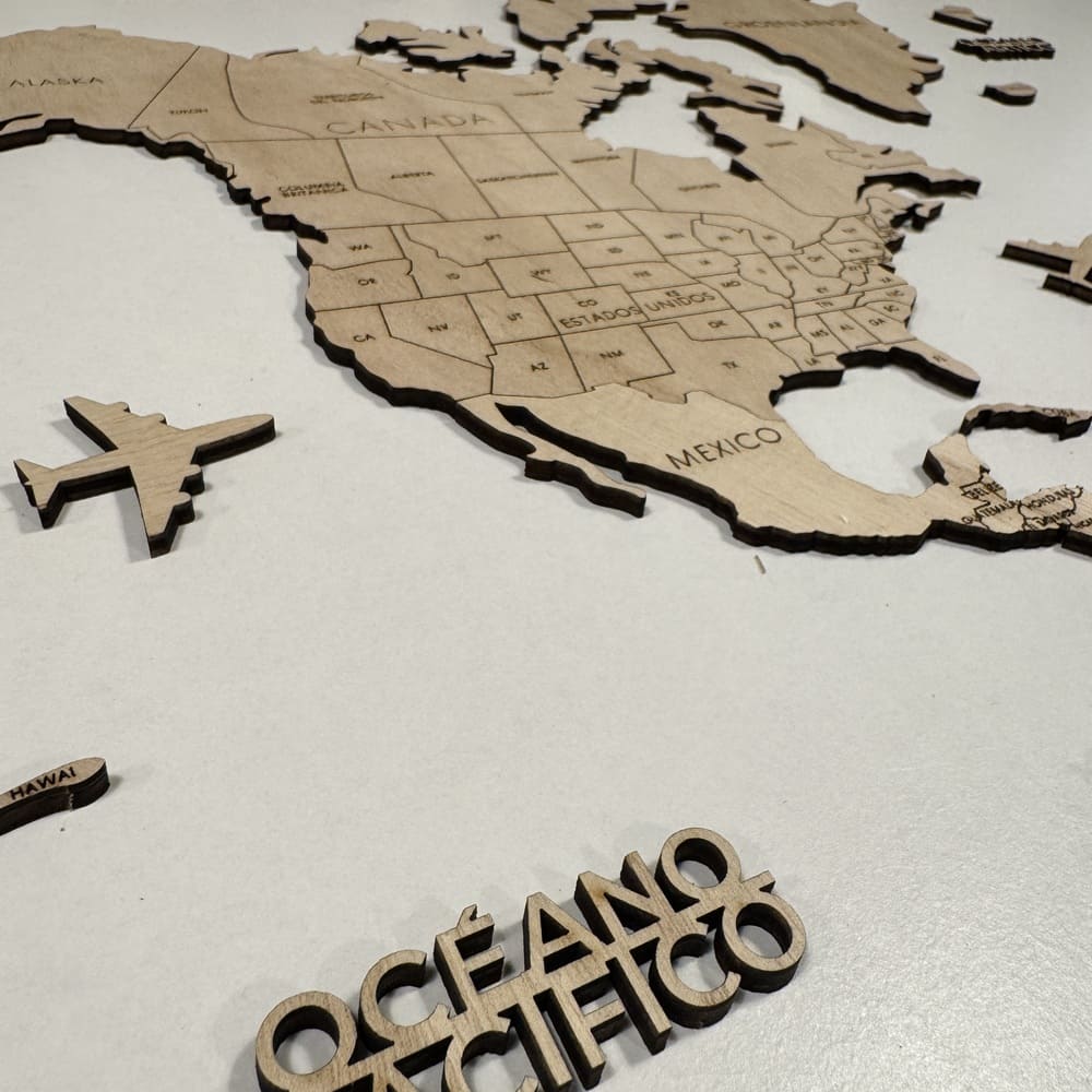 Wooden world map wall art natural color
