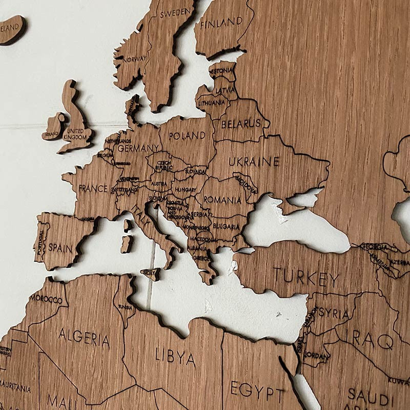 Mapa del mundo de madera para pared color roble oscuro